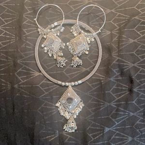 ⭐️Indian Jhumki Earrings and Choker Set⭐️